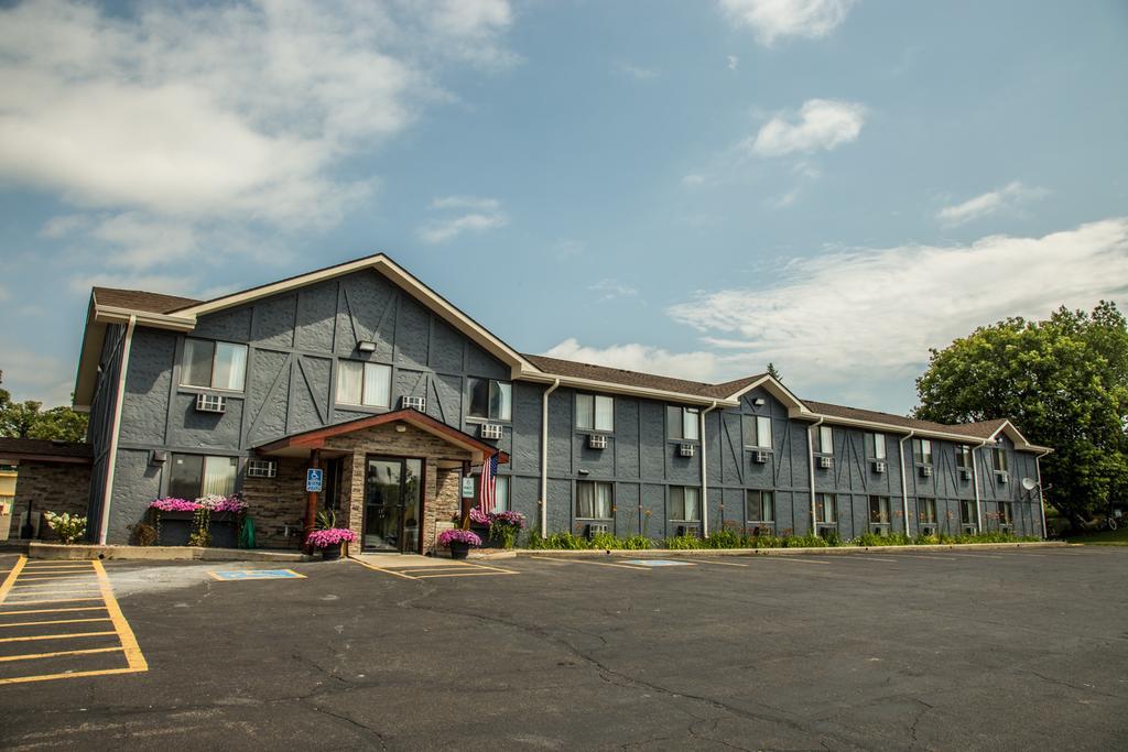 Americas Best Value Inn & Suites Detroit Lakes Eksteriør billede