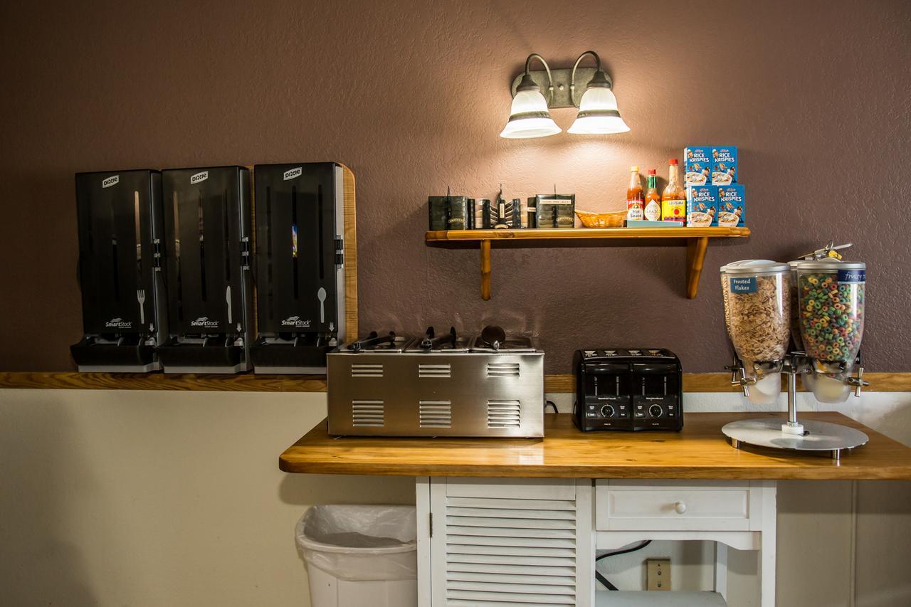 Americas Best Value Inn & Suites Detroit Lakes Eksteriør billede