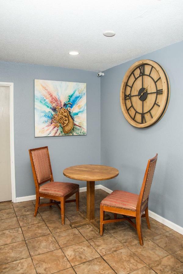 Americas Best Value Inn & Suites Detroit Lakes Eksteriør billede